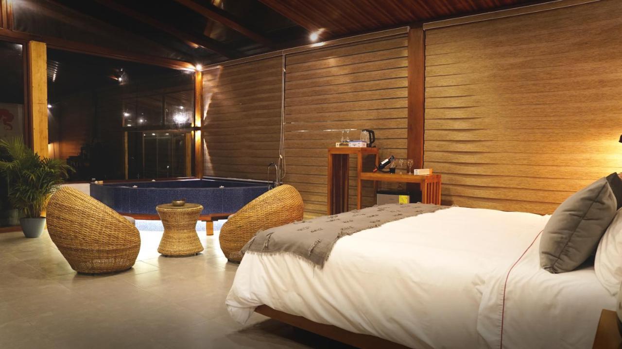 Coffee Lodge Cristal Glamping & Spa Mindo Exterior photo