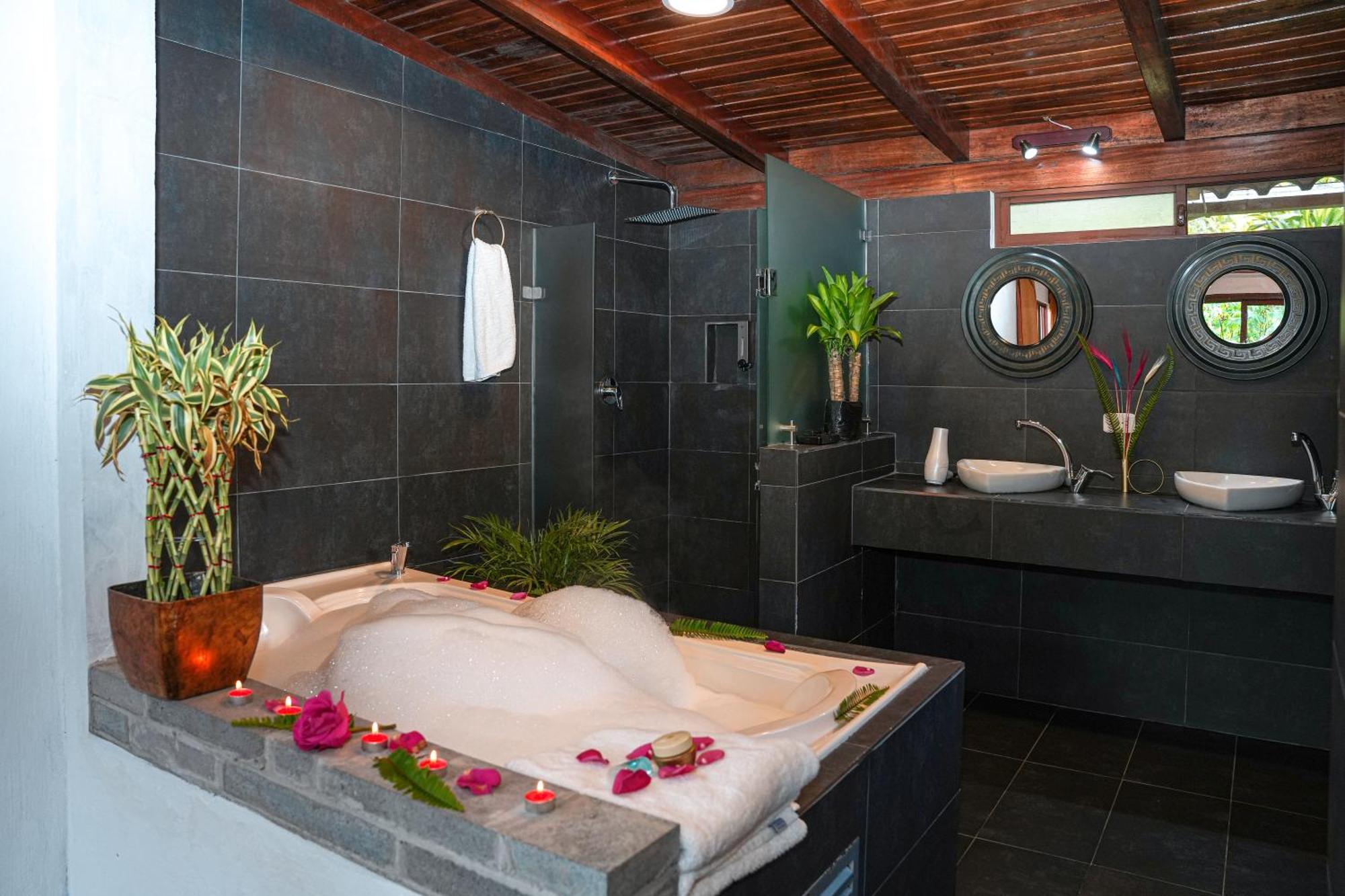 Coffee Lodge Cristal Glamping & Spa Mindo Exterior photo